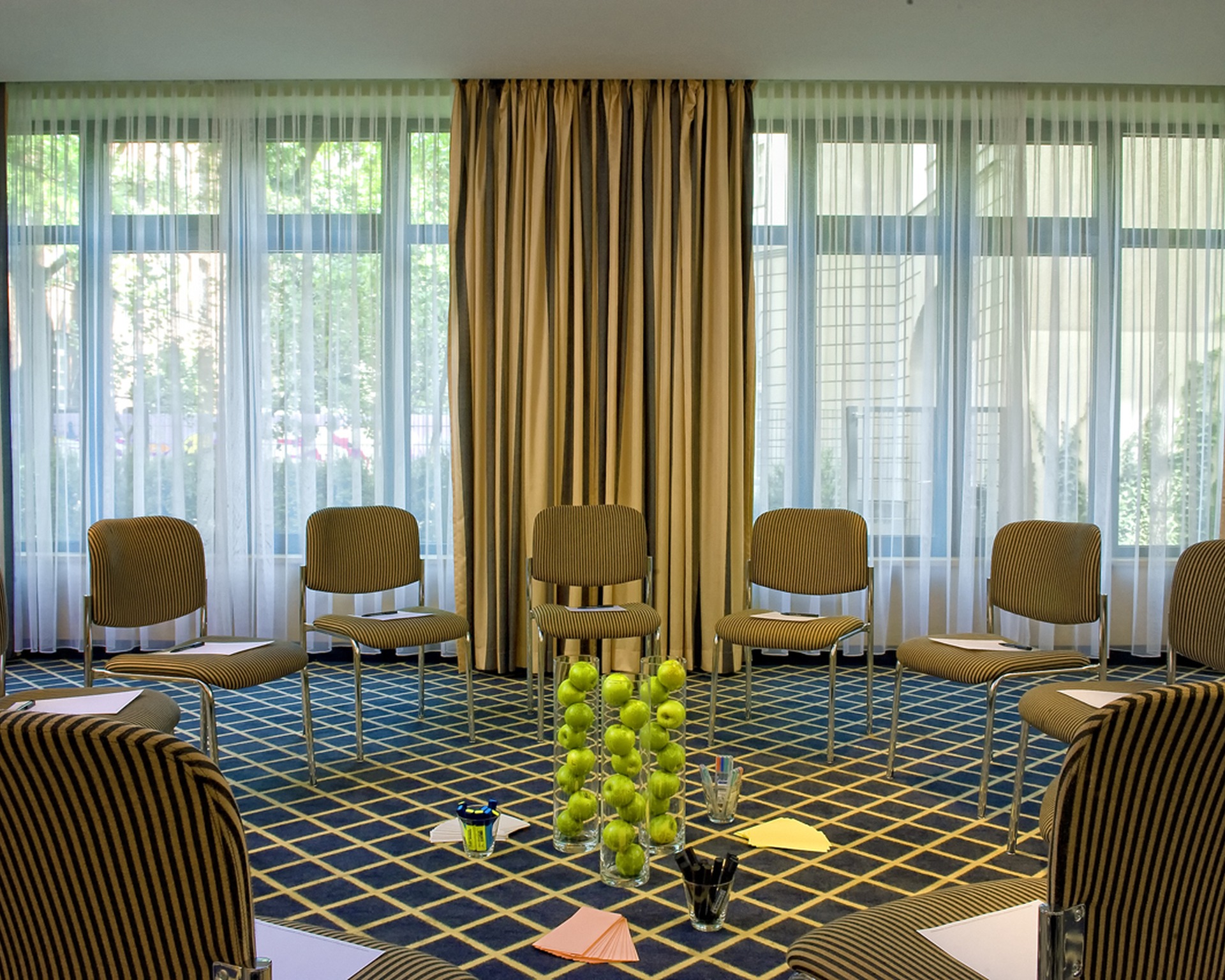 Tagungsraum Hamburg Stuhlkreis relexa hotel Berlin - Tagungsraum Hamburg Stuhlkreis